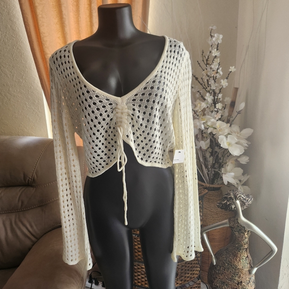 Blue Blush yarn top size L NEW
